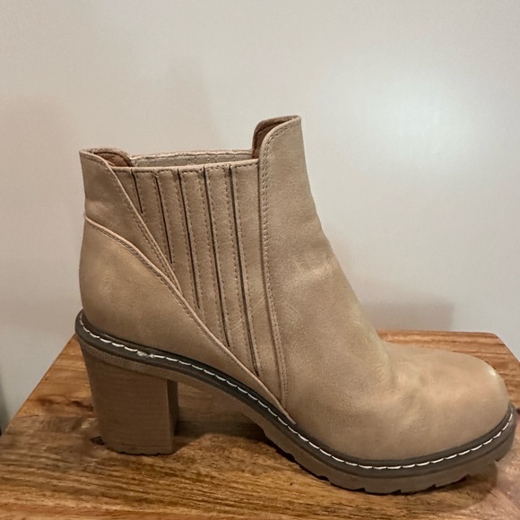 Corkys Footwear Women's Black Pecan Pie Bootie Sz 8 Ivory - Picture 8 of 10